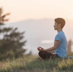 Comment la méditation peut-elle améliorer ma santé mentale et physique ?